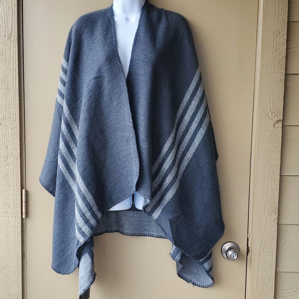 BB Dakota Womens Striped Grey/Gray Poncho/ Shawl